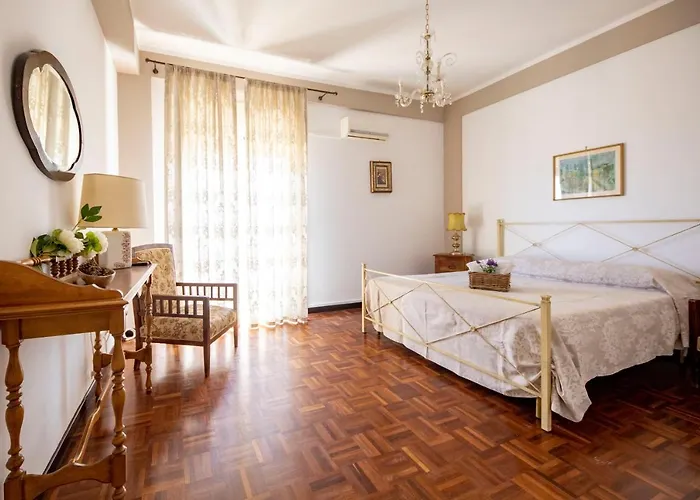 Fabiene Familyholidays Deluxe * 체팔루